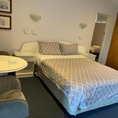 Casey On Princes Motel Hallam Экстерьер фото